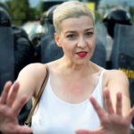 Maria Kalesnikava under protest ved politimenn. Foto: UN Watch