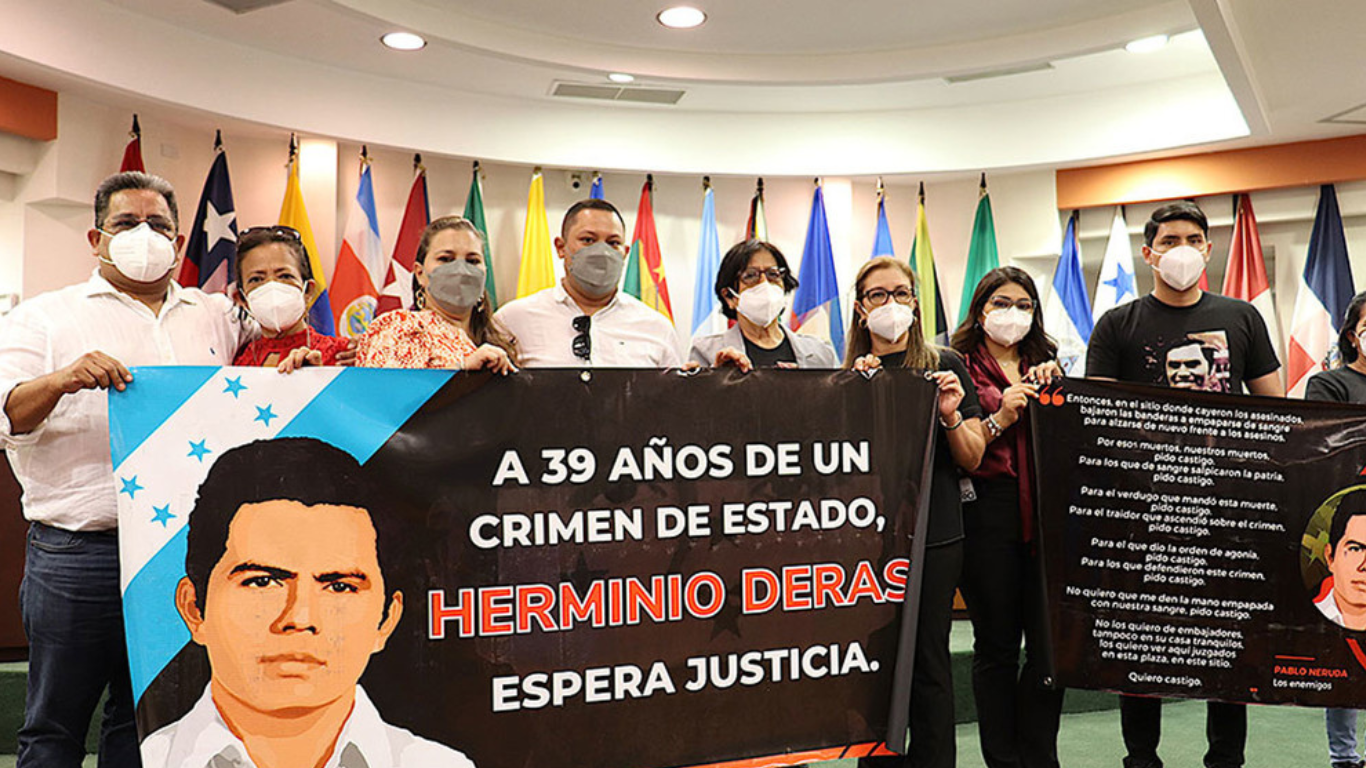 Aktivister krever rettferdighet etter drapet på Hermino Deras i Honduras. Foto: RT