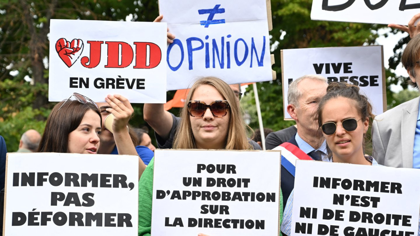 Journalister av Le Journal Du Dimanche streiker. Foto: Reportere Uten Grenser