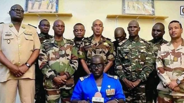 Militærjuntaen i Niger holder en TV-tale. Foto: Facebook