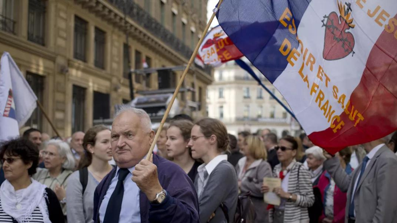 Civitas' aktivister marsjerer. Foto: Le Figaro