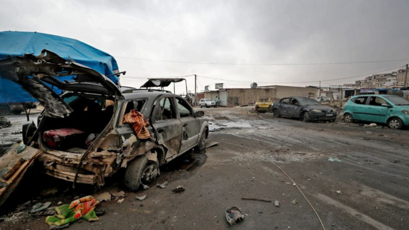 Bilen journalisten var innenfor exploderte etter bombeangrep. Foto: AFP