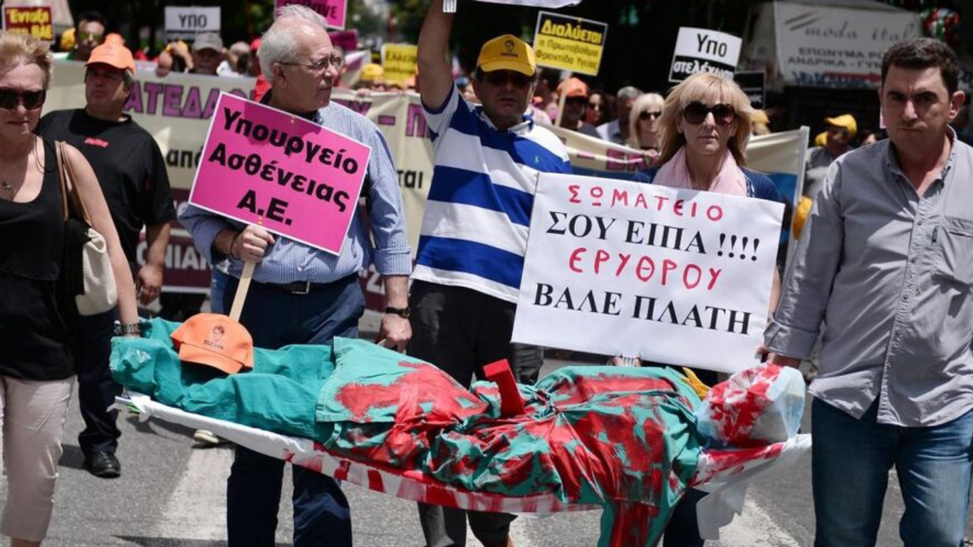 Leger protesterer i Hellas mot svakt helsevesenet. Foto: AFP