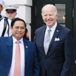 Joe Biden på besøk i Vietnam tok bildet med sin motpart. Foto: Tuoi Tre News