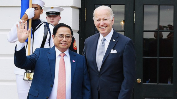 Joe Biden på besøk i Vietnam tok bildet med sin motpart. Foto: Tuoi Tre News